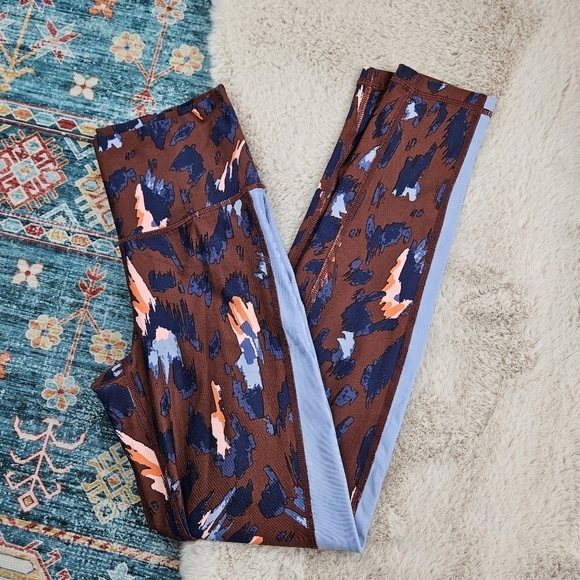 Aerie Chill Play Move Activewear Leggings Leopard Cheetah Small - Picture 1 of 7